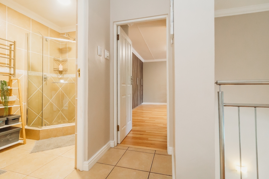 5 Bedroom Property for Sale in Panorama Western Cape